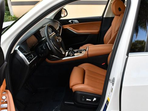 Used 2021 BMW X7 xDrive40i w/ Premium Package 2 image 44