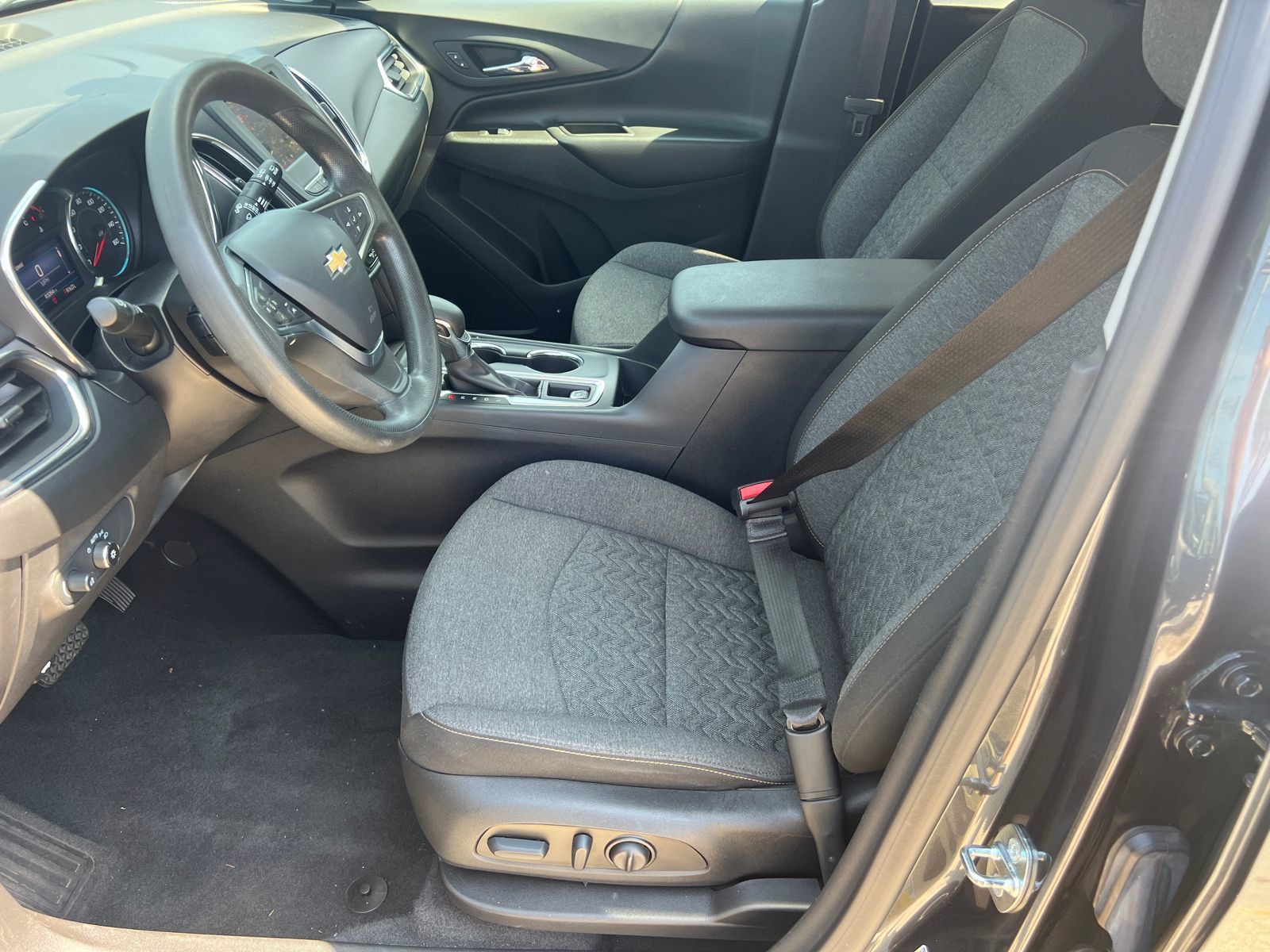 Used 2023 Chevrolet Equinox LT FWD image 9