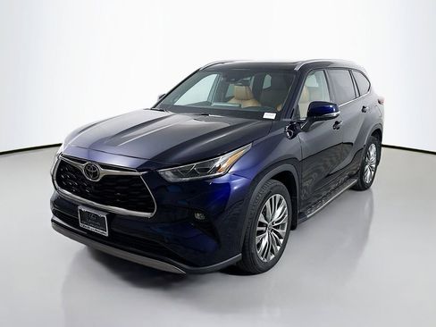 Used 2022 Toyota Highlander Platinum image 1