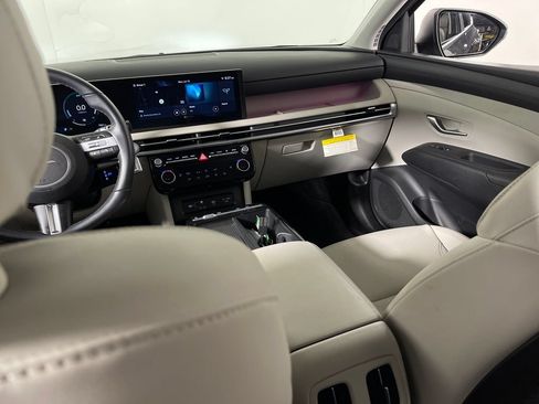 Certified 2025 Hyundai Tucson SEL AWD/4WD image 17