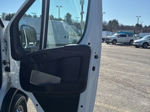 Used 2025 RAM ProMaster 2500 w/ Convenience Group image 17