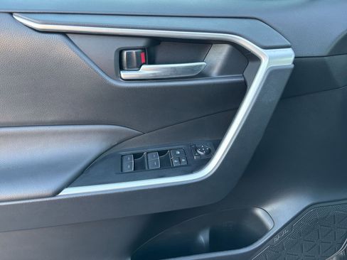 Used 2025 Toyota RAV4 XLE image 20