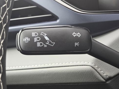 Used 2024 Volkswagen Taos SE image 18