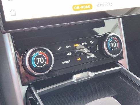 Used 2023 Land Rover Range Rover SE image 20