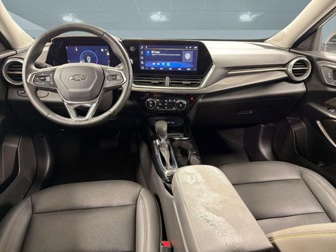 Used 2025 Chevrolet Trax ACTIV FWD image 15