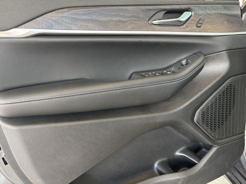 New 2025 Jeep Grand Cherokee L Limited w/ Black Appearance Package image 9