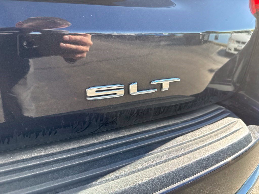 Used 2023 GMC Yukon SLT w/ SLT Premium Package AWD/4WD image 5