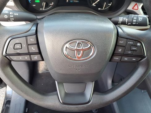 Used 2024 Toyota Sienna LE image 28