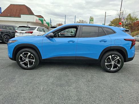 Used 2024 Chevrolet Trax RS w/ Driver Confidence Package image 2