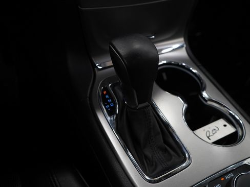 Used 2018 Jeep Grand Cherokee Overland image 25