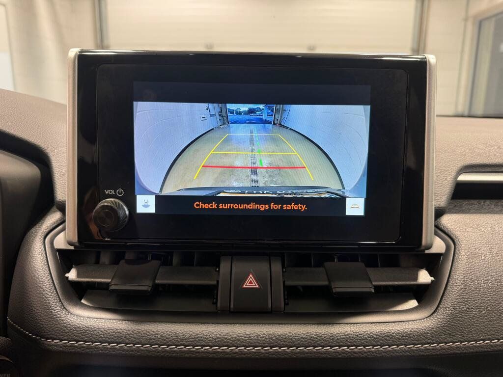 Used 2025 Toyota RAV4 XLE AWD/4WD image 32