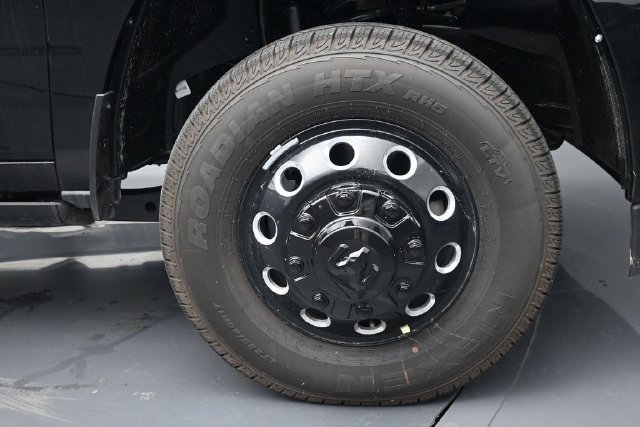 New 2026 RAM 3500 Laramie AWD/4WD image 34