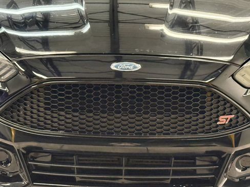 Used 2017 Ford Focus ST image 5