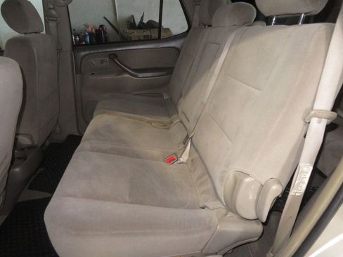 Used 2005 Toyota Sequoia SR5 AWD/4WD image 27