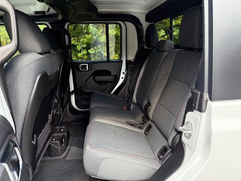 New 2025 Jeep Gladiator Rubicon image 16
