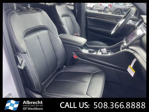 New 2025 Jeep Grand Cherokee Limited image 16