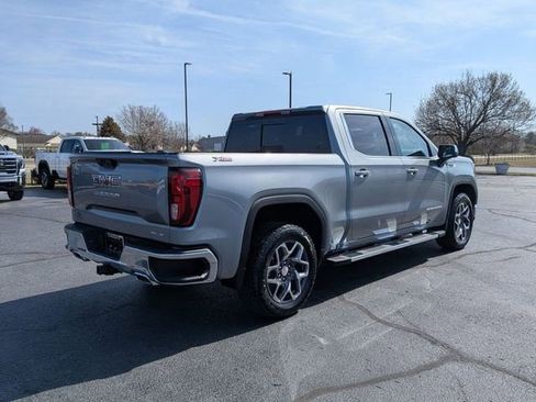 New 2026 GMC Sierra 1500 SLE image 3