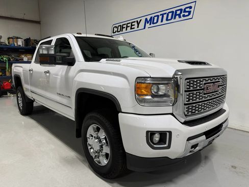 Used 2019 GMC Sierra 3500 Denali w/ Duramax Plus Package AWD/4WD image 8