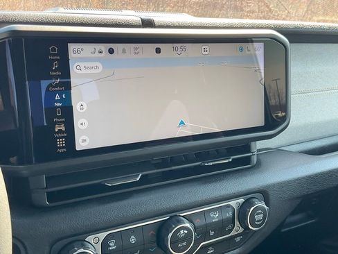 Used 2024 Jeep Gladiator Sport image 3