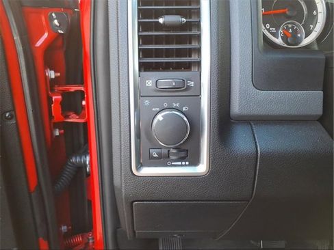 Used 2019 RAM 1500 Classic SLT image 11