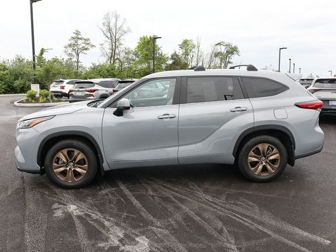 Used 2023 Toyota Highlander Bronze Edition AWD/4WD image 2