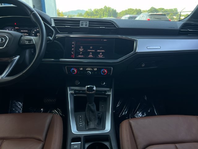 Used 2020 Audi Q3 2.0T Premium w/ Convenience Package AWD/4WD image 13