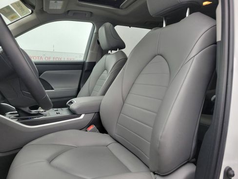Used 2024 Toyota Highlander XLE AWD/4WD image 18