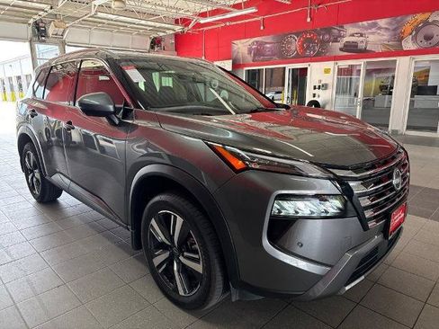 Certified 2025 Nissan Rogue SL AWD/4WD image 9