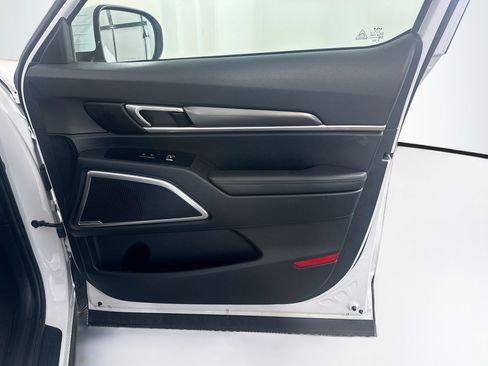 Used 2025 Kia Telluride S FWD image 35