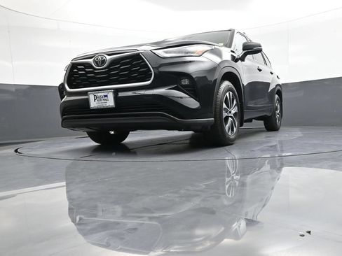 Certified 2020 Toyota Highlander XLE AWD/4WD image 28