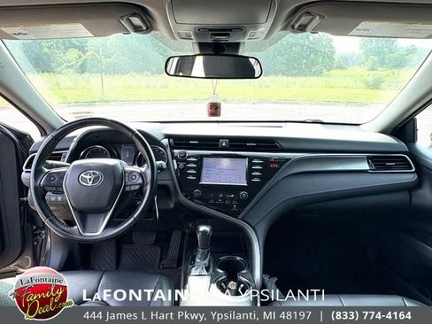 Used 2019 Toyota Camry SE FWD image 11