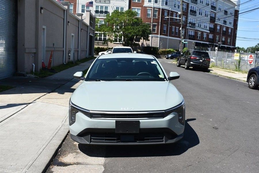 Used 2026 Kia K4 FWD image 2