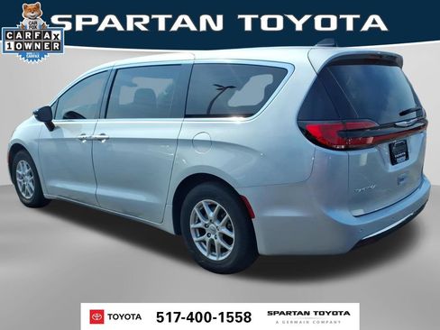 Used 2024 Chrysler Pacifica Touring-L FWD image 10