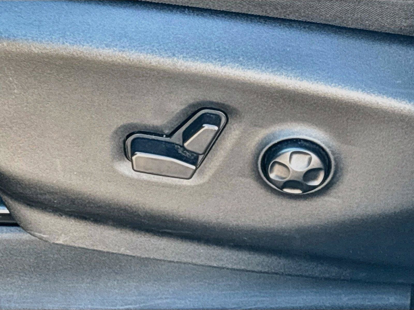 Certified 2025 Chrysler Pacifica Select FWD image 21