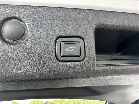 Used 2019 Chevrolet Equinox LT image 23