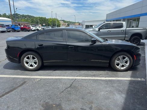 Used 2023 Dodge Charger SXT RWD image 2