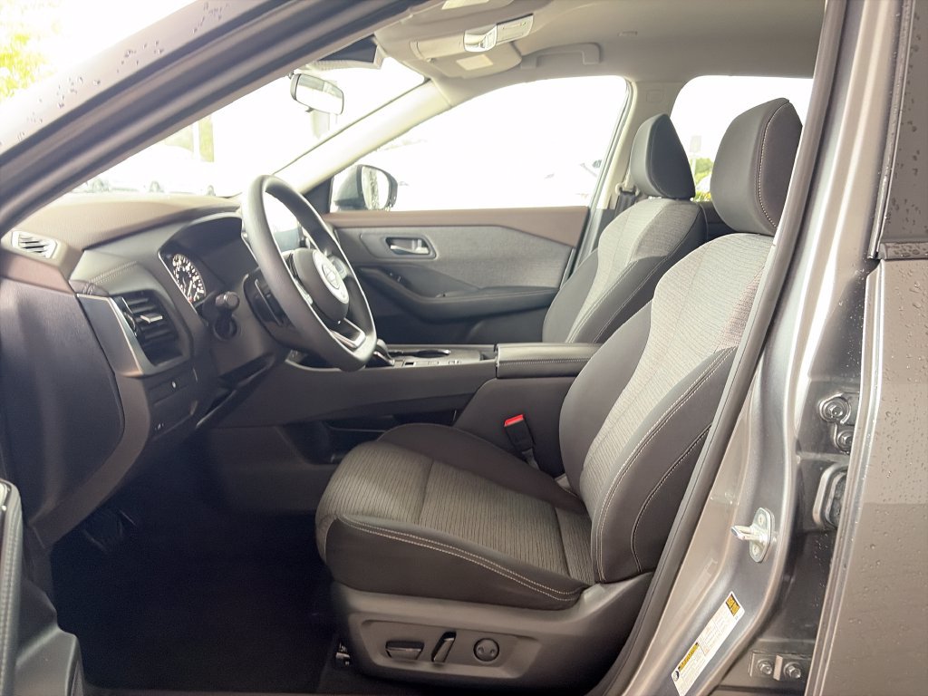 Used 2023 Nissan Rogue SV FWD image 9