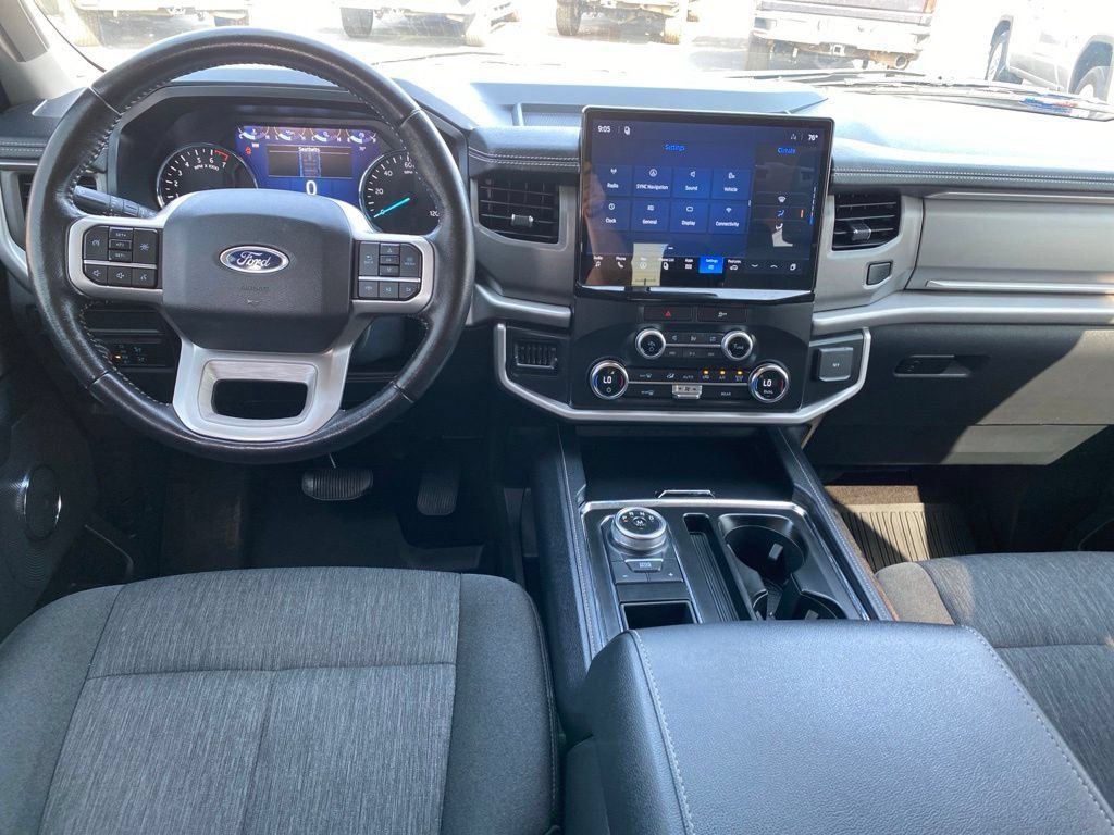 Used 2022 Ford Expedition XLT RWD image 4