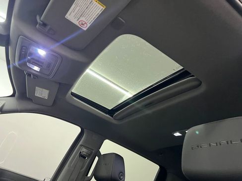 Used 2023 GMC Sierra 2500 Denali w/ Denali Ultimate Package image 11