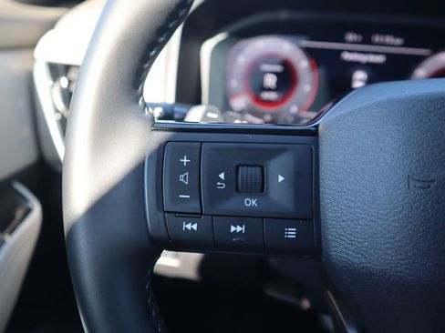 Used 2025 Nissan Rogue SL image 19