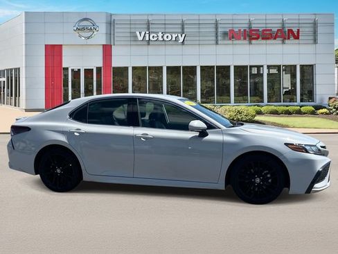 Used 2024 Toyota Camry XSE FWD image 2