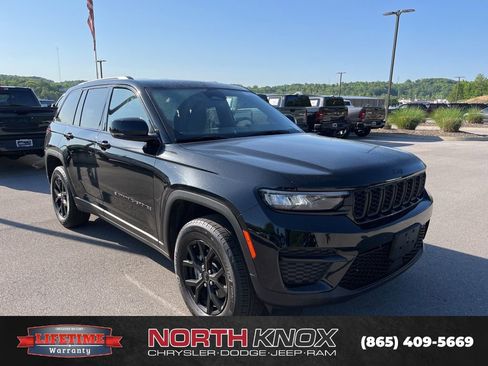 Used 2025 Jeep Grand Cherokee Altitude AWD/4WD image 2