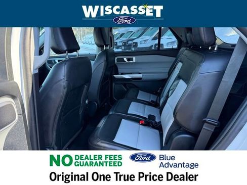 Certified 2022 Ford Explorer XLT w/ Equipment Group 202A image 5