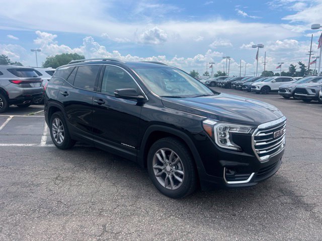 Used 2024 GMC Terrain SLT w/ Tech Package AWD/4WD image 3