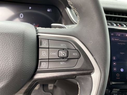 Certified 2023 Jeep Grand Cherokee Limited w/ Black Appearance Package AWD/4WD image 12