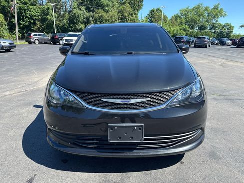 Used 2020 Chrysler Voyager LX FWD image 8