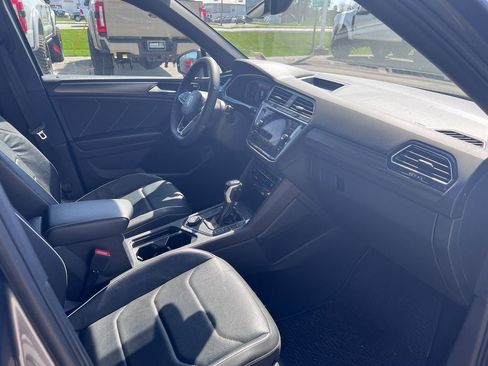 Used 2022 Volkswagen Tiguan SEL R-Line AWD/4WD image 18