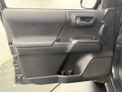 Used 2022 Toyota Tacoma TRD Off-Road w/ Technology Package RWD image 19