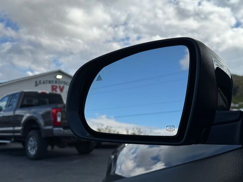 Used 2022 Jeep Cherokee Limited image 9