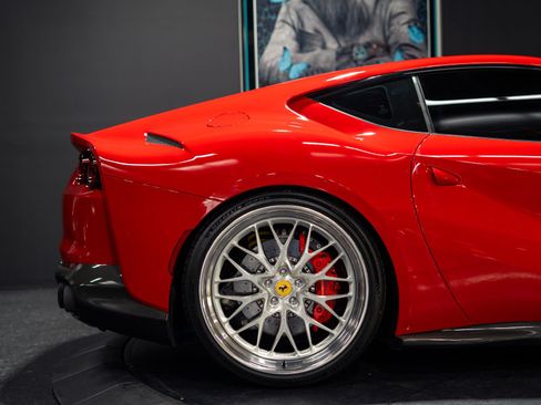 Used 2019 Ferrari 812 Superfast RWD image 6